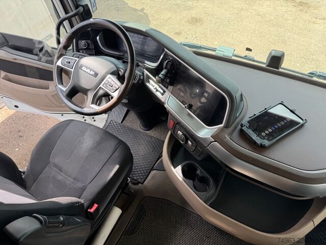 Tracteur routier standard DAF XG + 530 FT