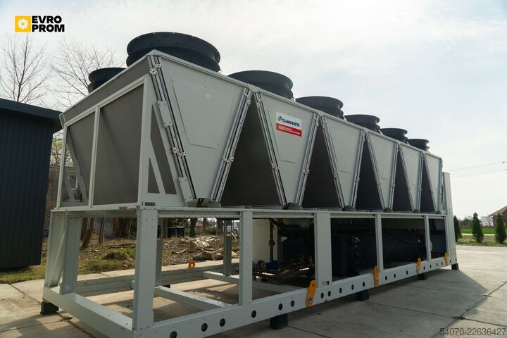 Máy làm lạnh nước (chiller) New Industrial Chiller CLIMAVENETA - 656.5 KW | With warranty
