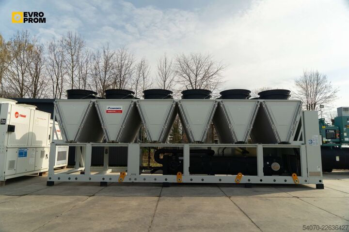 Máy làm lạnh nước (chiller) New Industrial Chiller CLIMAVENETA - 656.5 KW | With warranty