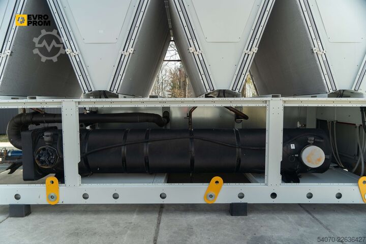 Máy làm lạnh nước (chiller) New Industrial Chiller CLIMAVENETA - 656.5 KW | With warranty