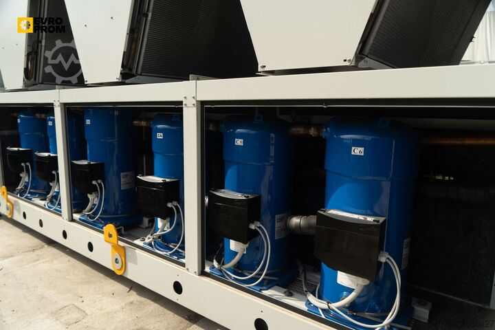 Máy làm lạnh nước (chiller) New Industrial Chiller CLIMAVENETA - 656.5 KW | With warranty