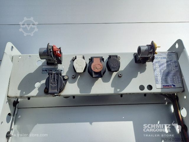 Nyitott ponyvás félpótkocsi Schmitz Cargobull Curtainsider Standard Getränke