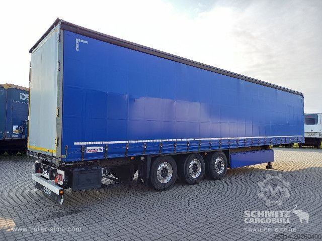 Nyitott ponyvás félpótkocsi Schmitz Cargobull Curtainsider Standard Getränke