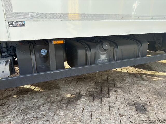 Box body DAF LF 45.180 + euro 5 + 12ton + 5.58m box + lift