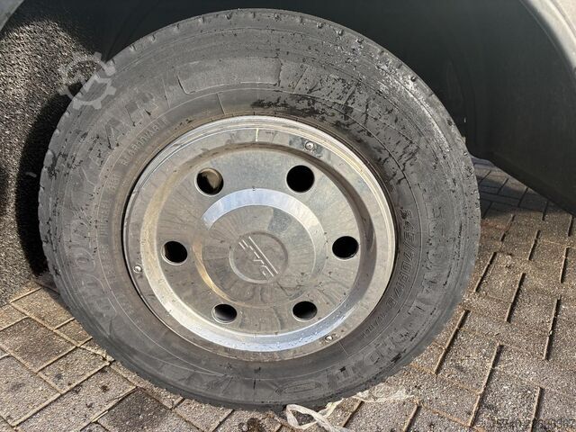 Mala DAF LF 45.180 + euro 5 + 12ton + 5.58m box + lift