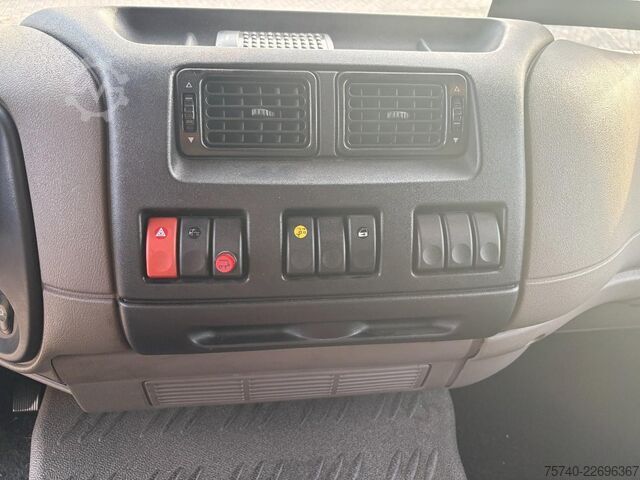 Mala DAF LF 45.180 + euro 5 + 12ton + 5.58m box + lift