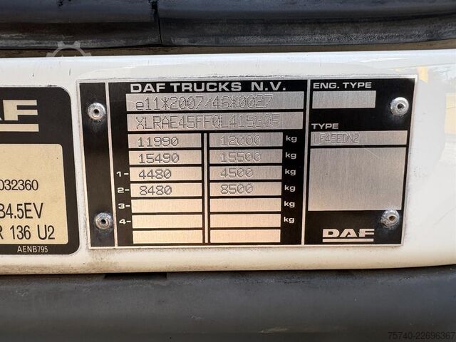 Mala DAF LF 45.180 + euro 5 + 12ton + 5.58m box + lift