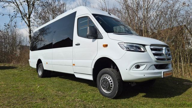 Minibuss MERCEDES-BENZ 519  Allrad 4 x 4 Lagerfahrzeug Stock 20 Sitzer