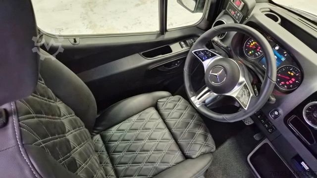 Minibuss MERCEDES-BENZ 519  Allrad 4 x 4 Lagerfahrzeug Stock 20 Sitzer