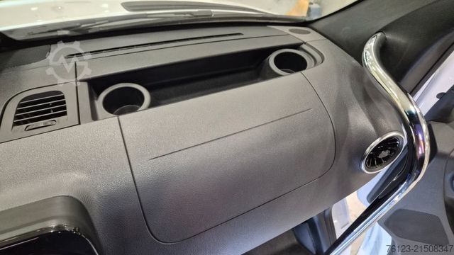 Minibuss MERCEDES-BENZ 519  Allrad 4 x 4 Lagerfahrzeug Stock 20 Sitzer