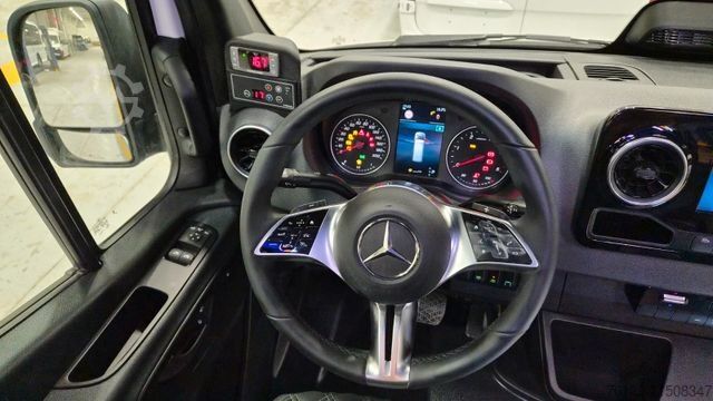 Minibuss MERCEDES-BENZ 519  Allrad 4 x 4 Lagerfahrzeug Stock 20 Sitzer