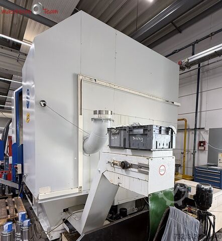 Pusat pemesinan universal 5-sumbu AXA VHC-3-M/K