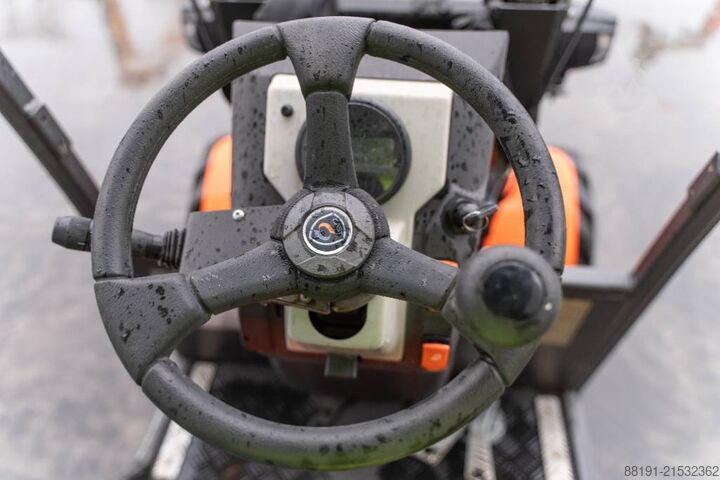 Mini utovarivač Castloaders 825D