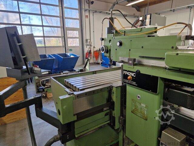 Fresadora de bancada cubierta universal FP42NC Deckel FP42NC / TNC320