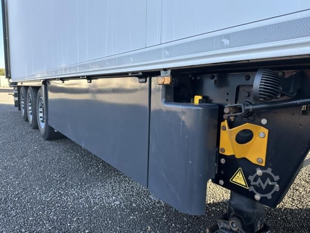 Reefer semitrailer Schmitz Cargobull SKO 24 Doppelstock Liftachse Carrier Vector HE19