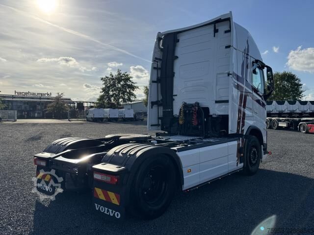 Standard tractor unit Volvo FH 500 Globe XL Retarder I-Park Cool