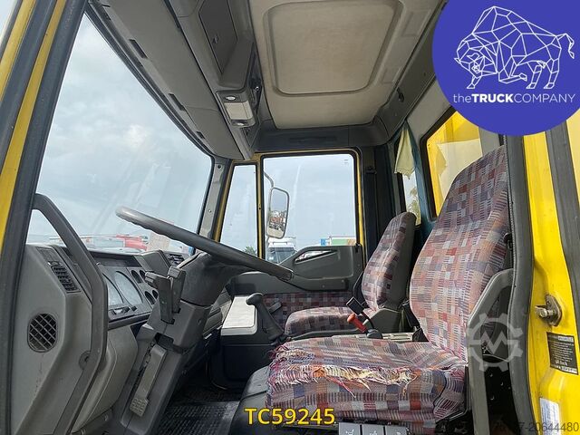 Casis dengan teksi pemandu Iveco EuroCargo 120 E18