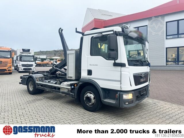 Autocamion cu cârlig pentru containere MAN TGL 12.250 4x2 BL, Palfinger Abroller P 07-25MPA,