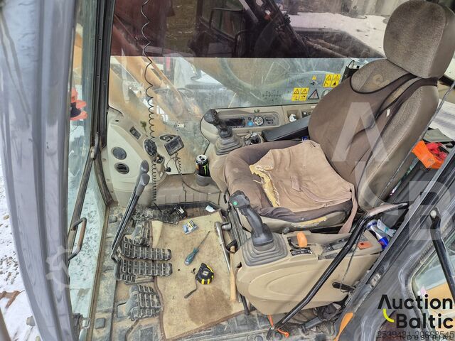 الحفارة الزاحفة Case CX 210 B