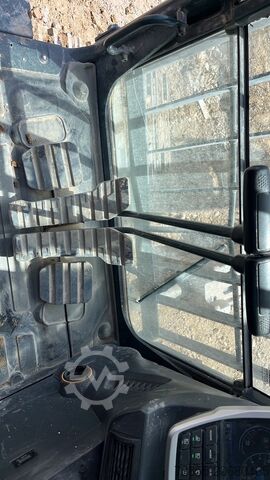 Pelle sur chenilles Hyundai HX520AL