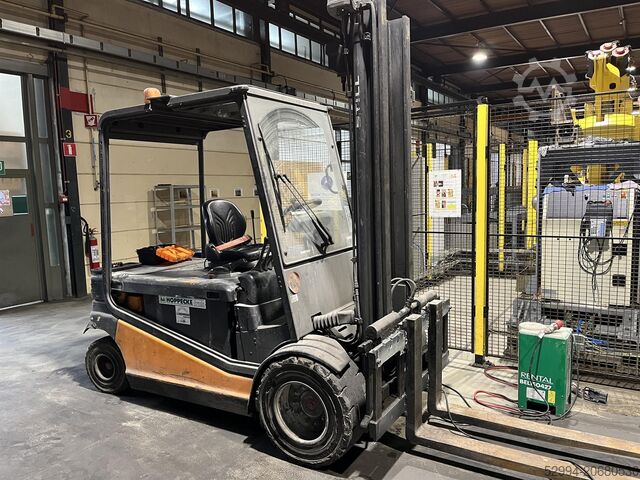 車両（リフトトラック - 積み込み - 清掃など） Still 5 ton electric