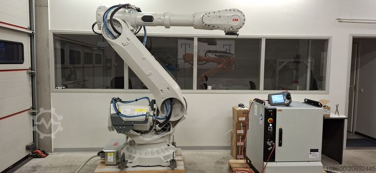 産業用ロボット ABB IRB 6700 150/3.2 IRC5