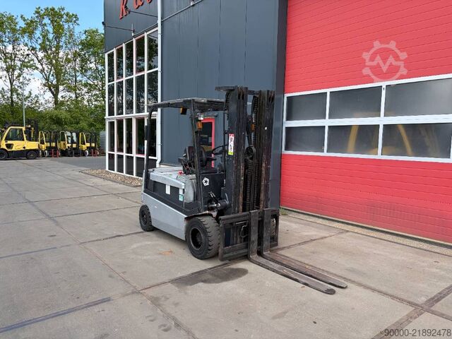 Xe nâng Nissan GQ02 L 30 CU