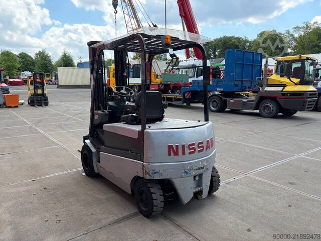 Xe nâng Nissan GQ02 L 30 CU