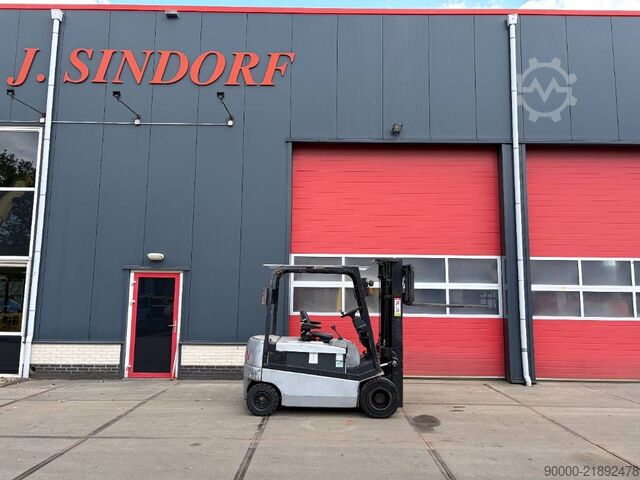 Xe nâng Nissan GQ02 L 30 CU