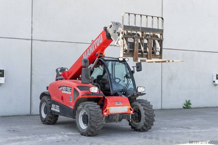 Máy xúc nâng kiểu ống lồng Manitou MT 625 H