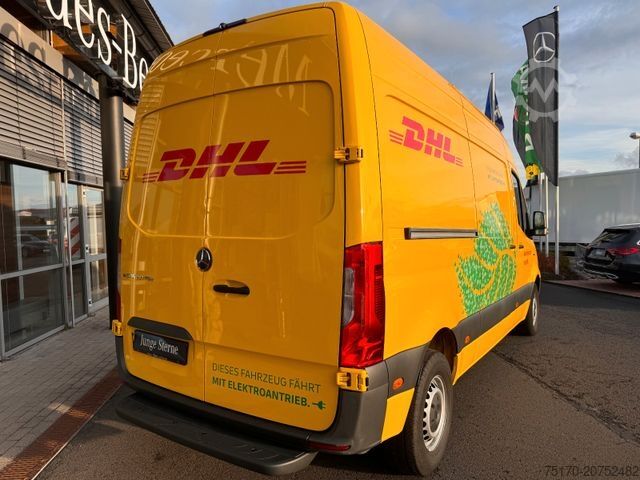 Skåpbil MERCEDES-BENZ eSprinter 312 DHL Regal KEP-Ausbau