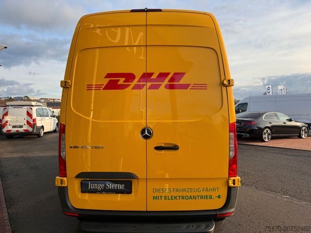 Skåpbil MERCEDES-BENZ eSprinter 312 DHL Regal KEP-Ausbau
