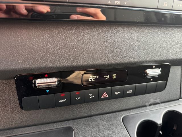 Skåpbil MERCEDES-BENZ Sprinter 319 CDI 4325 Klimaautom Kamera LED