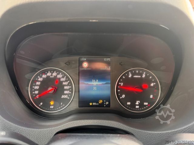 Skåpbil MERCEDES-BENZ Sprinter 319 CDI 4325 Klimaautom Kamera LED