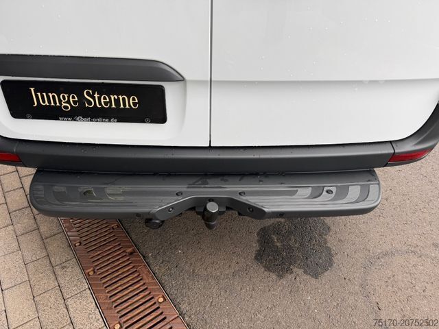 Hög tak skåpbil MERCEDES-BENZ Sprinter 319 CDI 4325 LED MBUX SHZ AHK