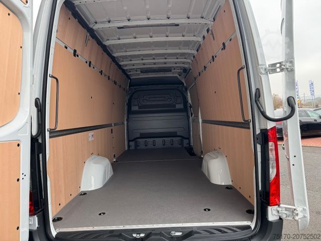 Hög tak skåpbil MERCEDES-BENZ Sprinter 319 CDI 4325 LED MBUX SHZ AHK