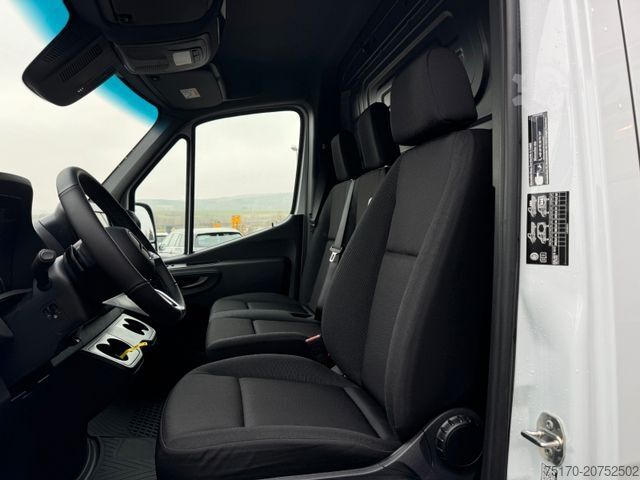 Hög tak skåpbil MERCEDES-BENZ Sprinter 319 CDI 4325 LED MBUX SHZ AHK