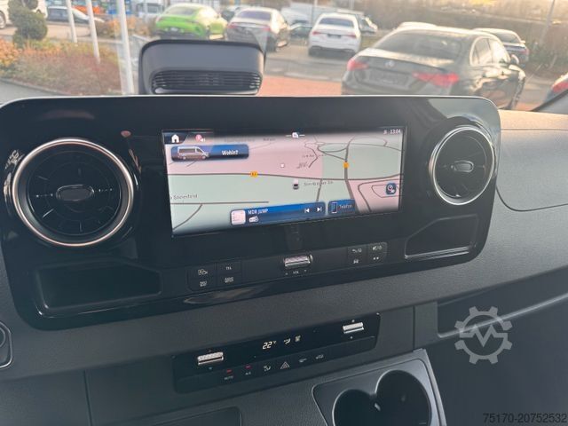 Hög tak skåpbil MERCEDES-BENZ Sprinter 319 CDI 4325 Klimaautom Kamera LED