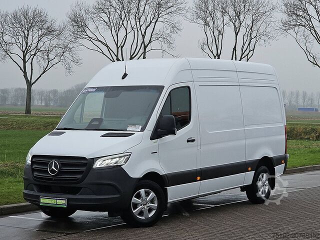 ऊंची छत वाला स्टेशन वैगन MERCEDES-BENZ ESPRINTER 320 L2H2 81 kWh LED