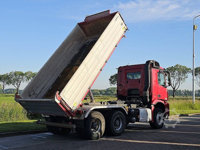 3 pusių savivartis MERCEDES-BENZ ACTROS 2645 6X4 RETARDER 151TKM