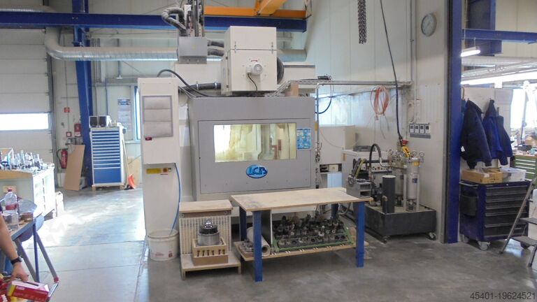 Vertikální obráběcí centrum LGB KX45 SQUARE