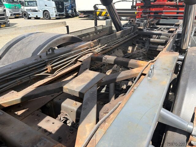 Kranabíll DAF CF 75.250 PALFINGER CRANE + HOOKLIFT  143.037km