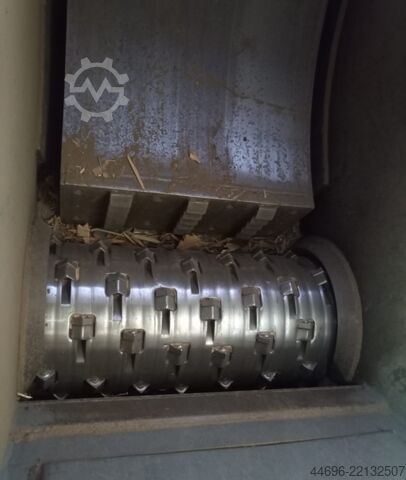 木材粉碎机 ROBUST P150 Twin - pallet crushing line