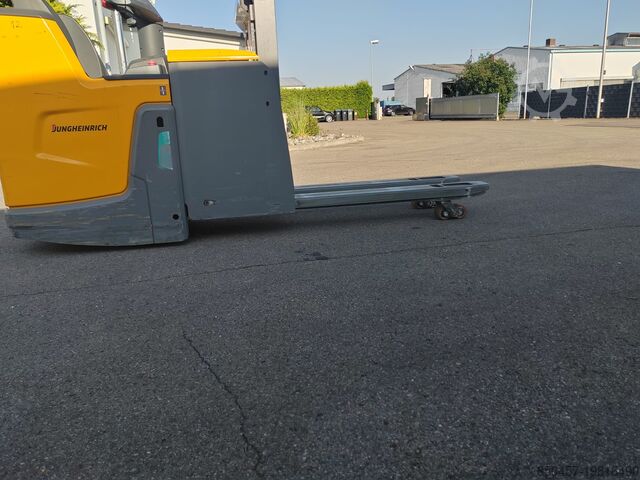 Palettenstapler Jungheinrich ERD 220