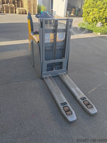 Palettenstapler Jungheinrich ERD 220