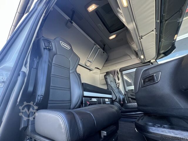 Стандартный седельный тягач IVECO S-WAY AS440S48 E6d ACC Intader NAVI 2xTank Leder