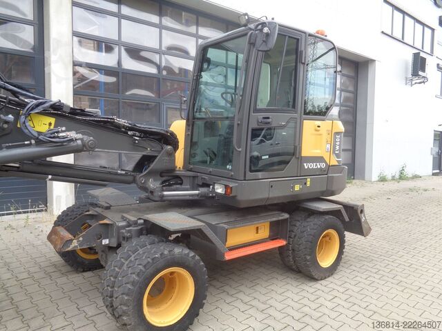 Excavadora móvil VOLVO EW60E Powertilt HS03 + Löffelpaket Klima