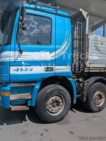 Tre-sidet tipbil MERCEDES-BENZ Actros 4143 / V6 / Blatt - Blatt / Retarder