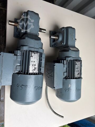 SEW-EURODRIVE S30DT71K-2B 0,25 kW 185 obr./min z hamulcem 220 V SEW-EURODRIVE S30DT71K-2B 0,25 kW 185 obr./min z hamulcem 220 V