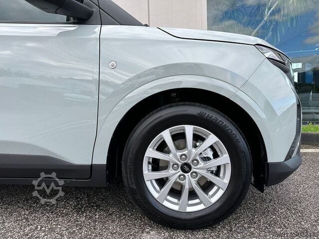 Slēgtais furgons Ford Courier Tourneo  Autocarro 5 posti